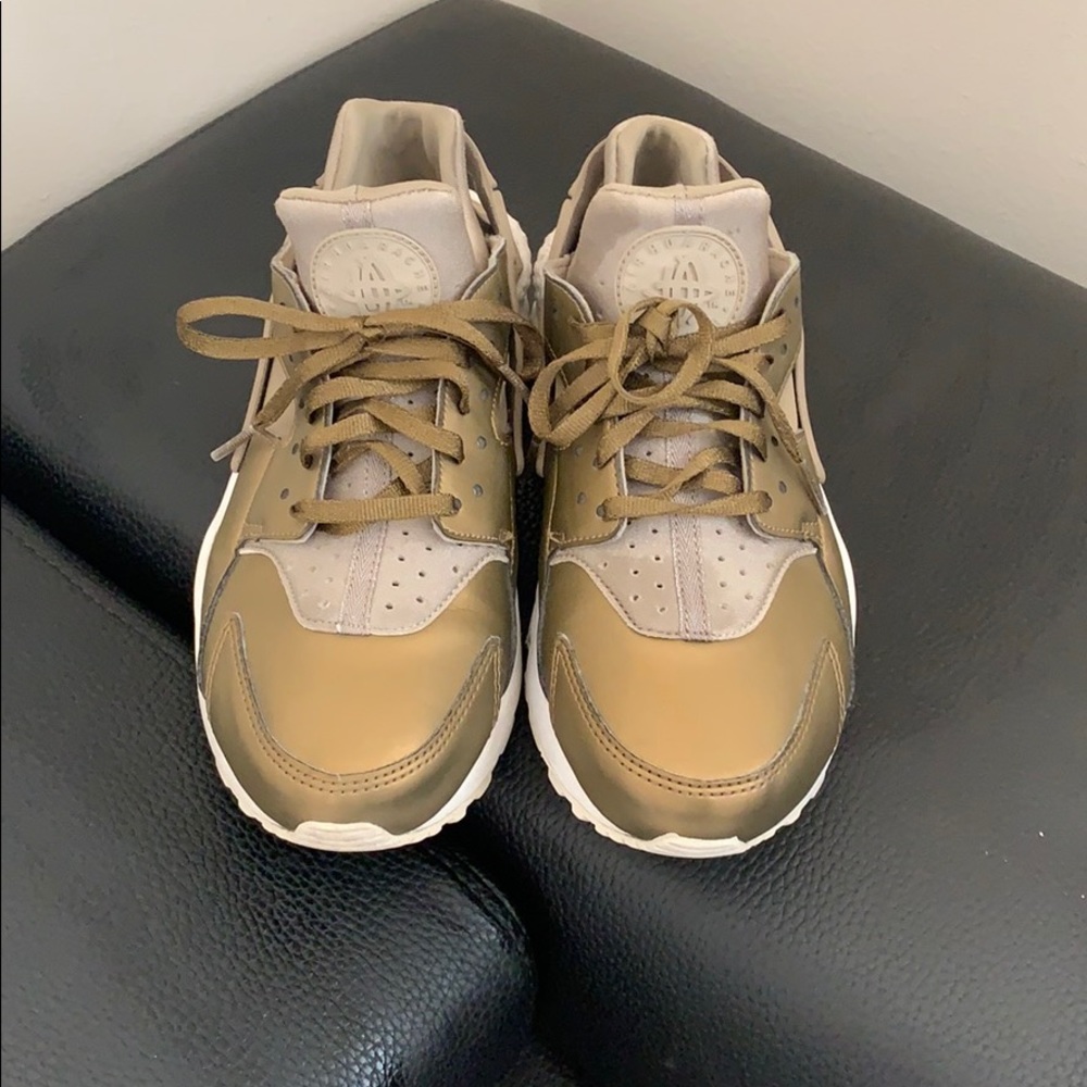 Nike Women’s Air Huarache Run Premium Txt “Khaki”